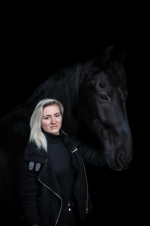 "Fotografie ist f&uuml;r mich weit mehr als nur ein Hobby &ndash; sie verbindet meine Liebe zu Tieren mit meiner Kreativit&auml;t. Sie gibt mir die M&ouml;glichkeit, fl&uuml;chtige Momente in etwas Ewiges zu verwandeln und meine Visionen in die Realit&auml;t zu holen."