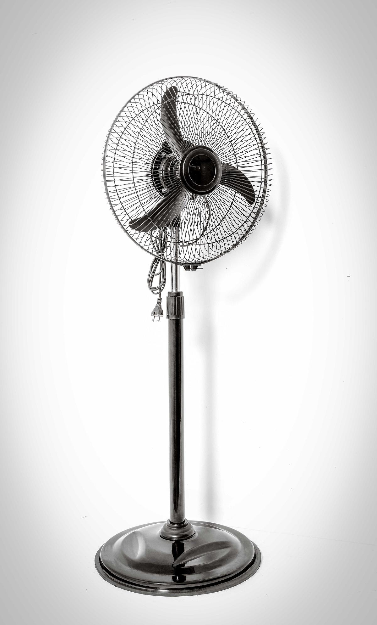 pedestal fan, speedig fan, white background shoot