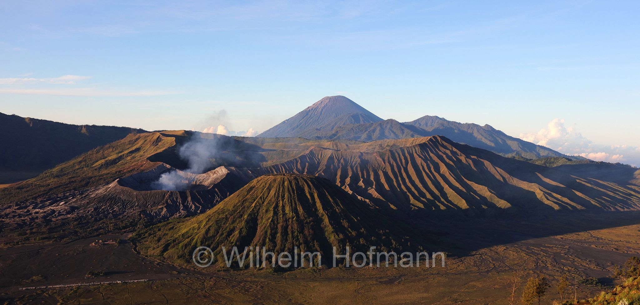 Mount Bromo, Bromo, Semeru, King Kong Hill, East Java, Indonesia, Indonesien, Sunrise, Sonnenaufgang, ﻿Bromo Tengger Semeru National Park, Nationalpark Bromo-Tengger-Semeru, parco nazionale di Bromo Tengger Semeru