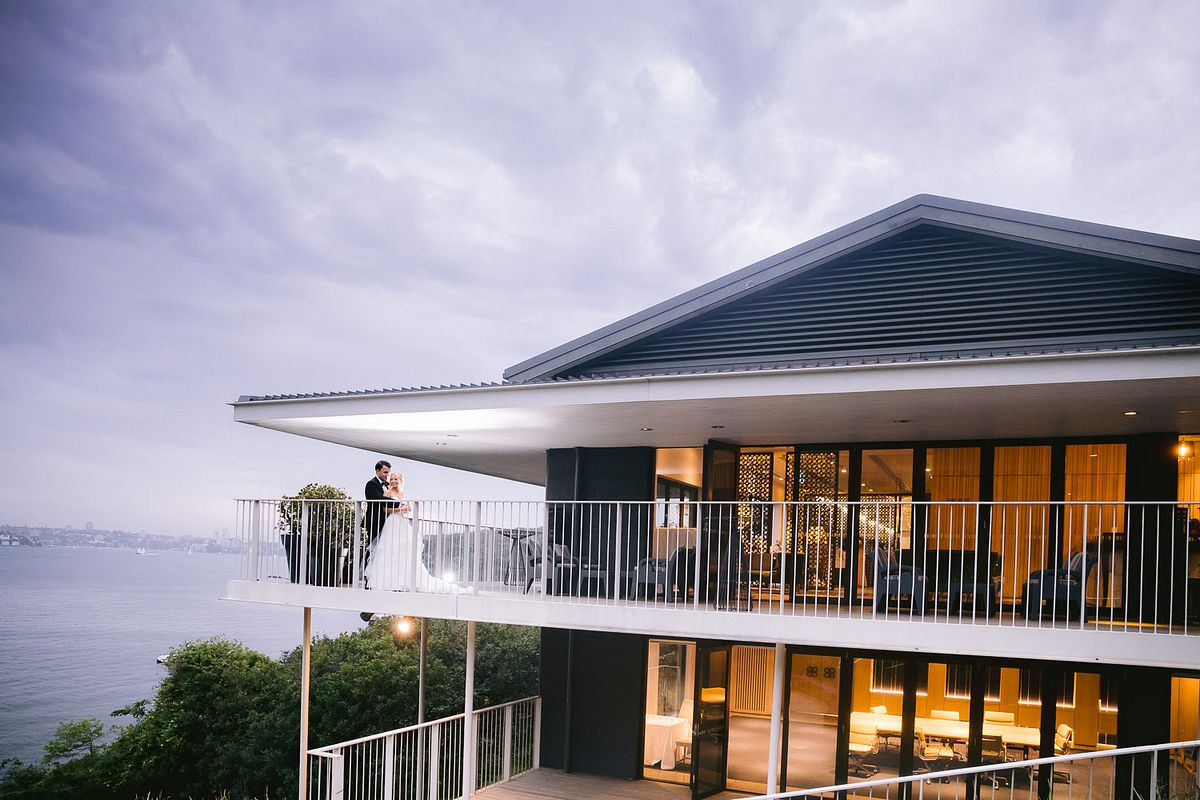 Classic wedding portrait of the couple posing on the balcony at Sergeants Mess Mosman.