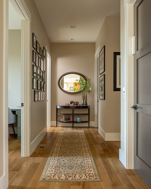 Private wing hallway leading to Primary suite