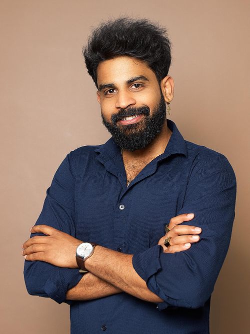 PROFESSIONAL BRANDING & HEADSHOTS