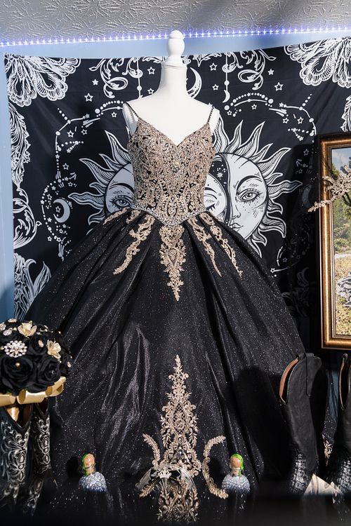QUINCEAÑERAS