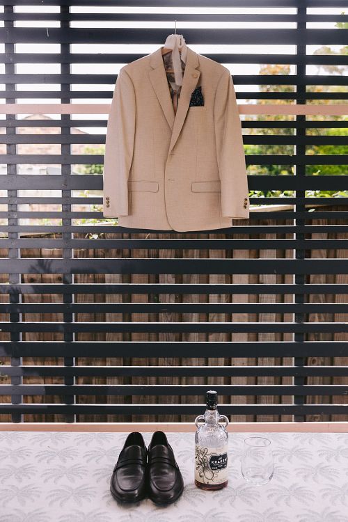 Bride & Groom get ready for the wedding day