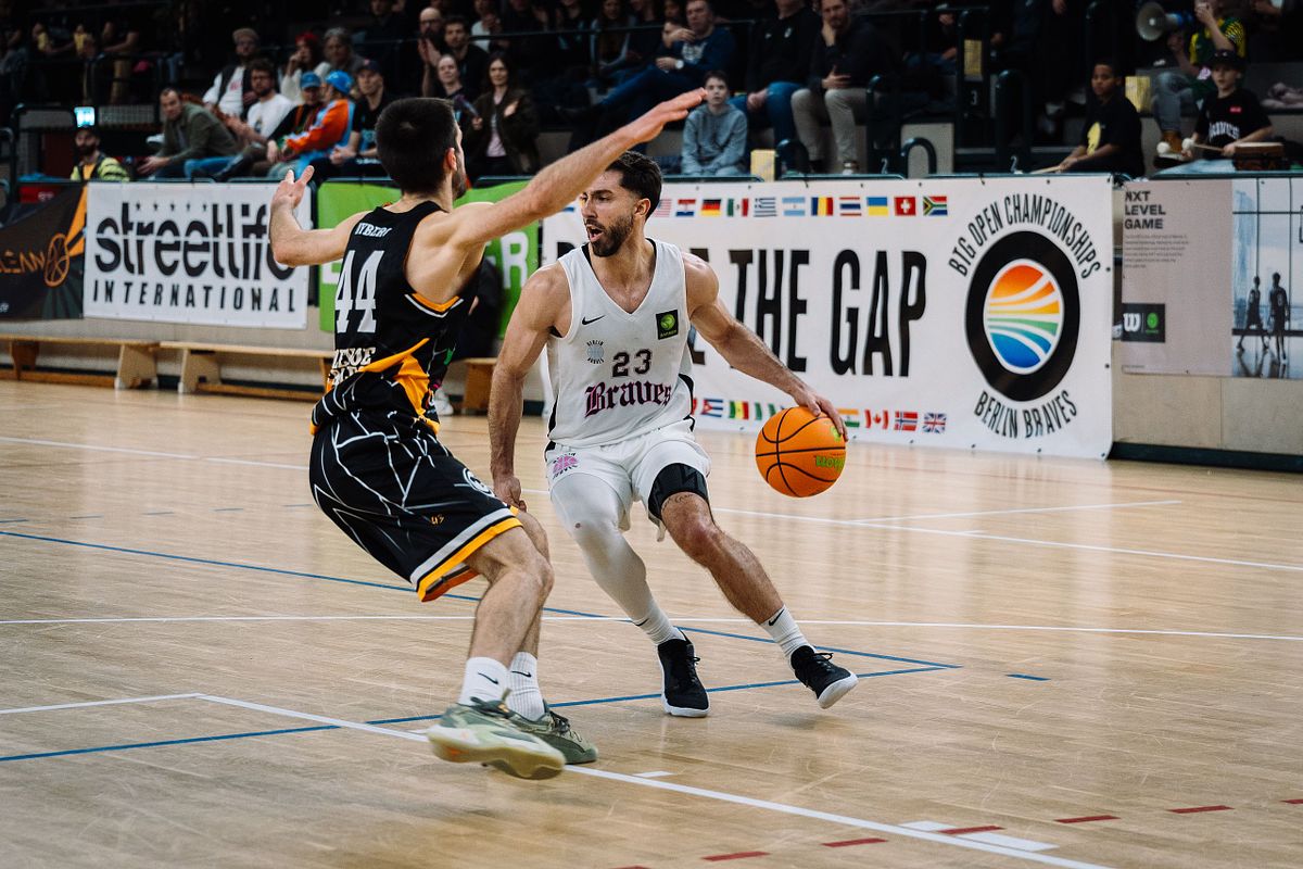 Jordan Mello-Klein at Basketball game berlin braves 2000