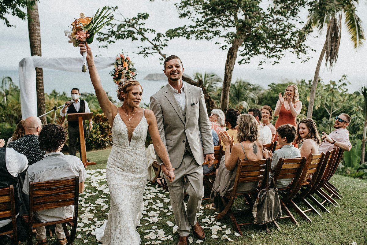 wedding ceremony with breathtaking views in Manuel Antonio