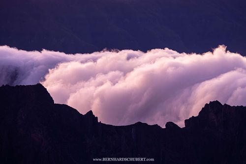 Wolken in den Bergen