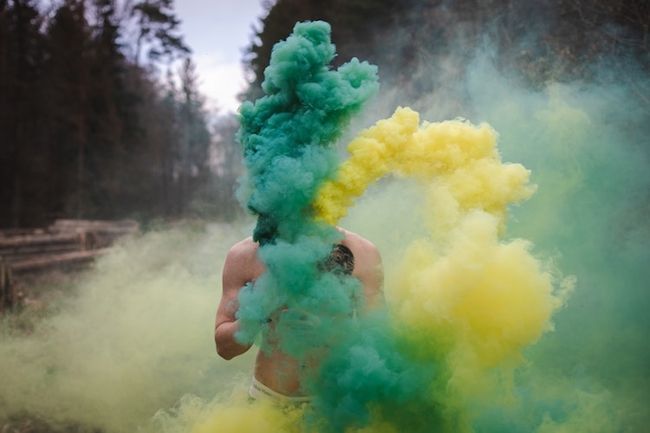 Cool burning smoke bombs