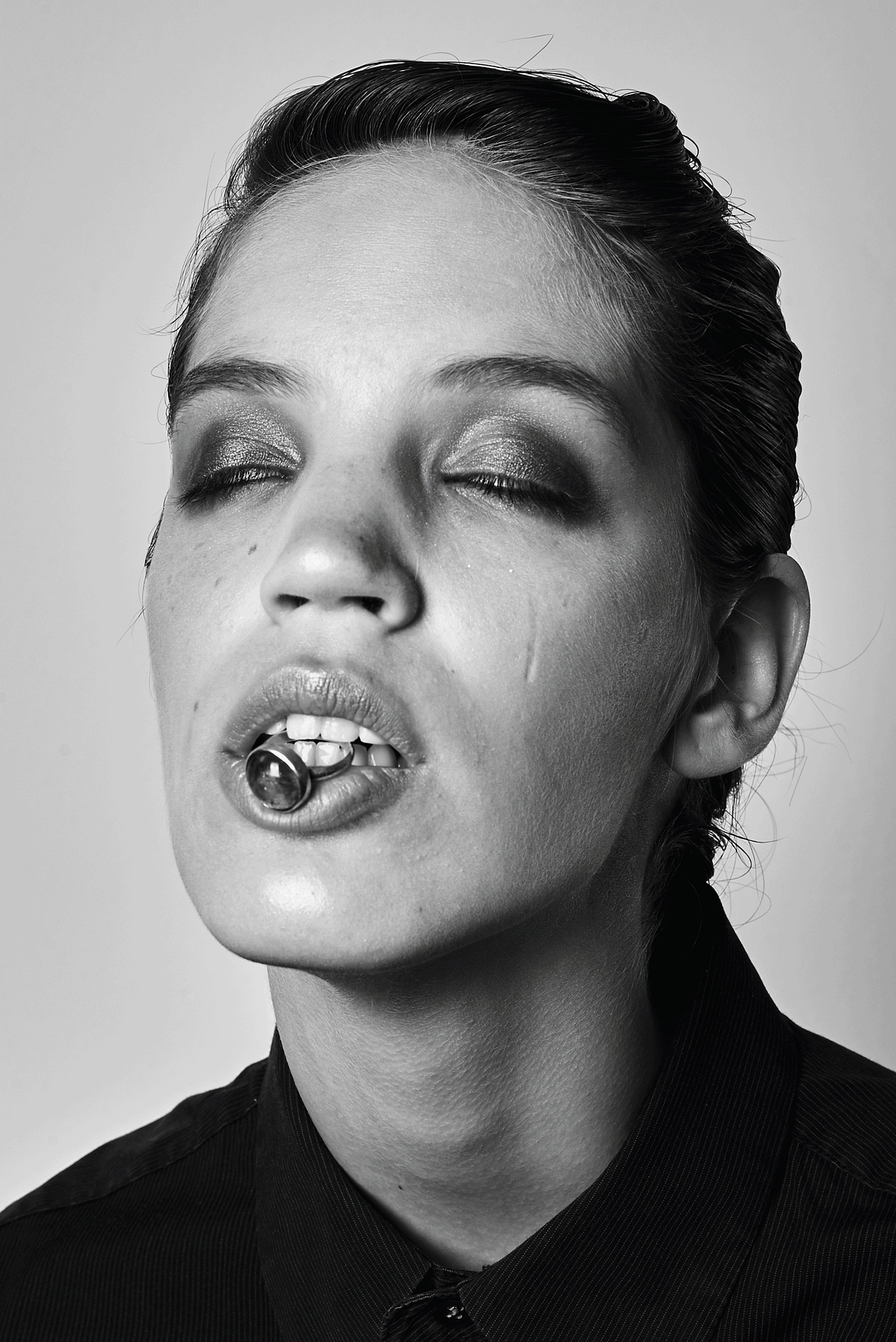 Fashion portrait of model Nina represented by Clever Management Buenos Aires, by Gabriel Matula.