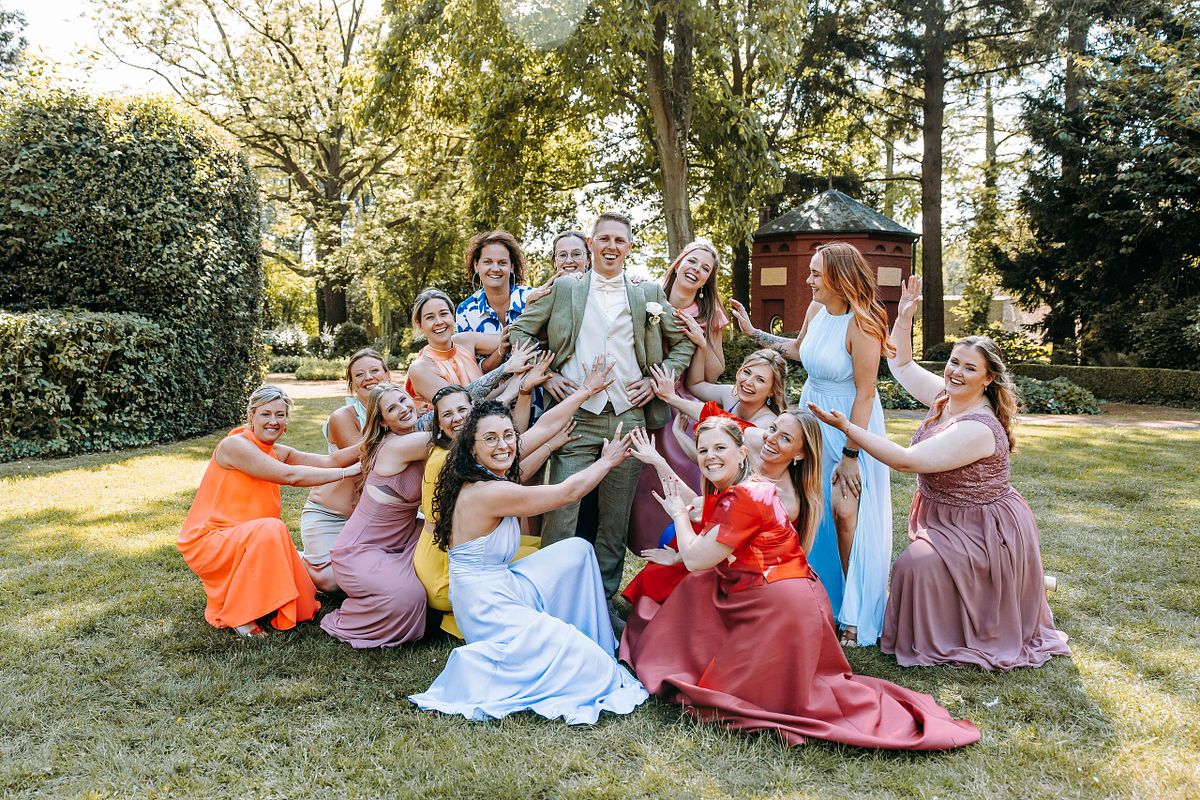 Huwelijksfotografie - Leuke groepsfoto huwelijk