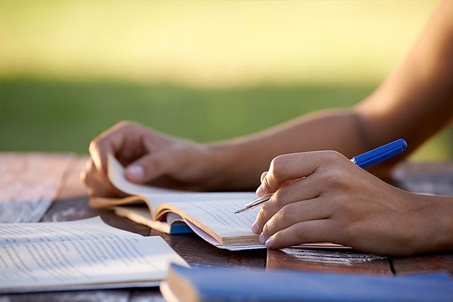 Le migliori sovvenzioni e borse di studio d'arte per studenti