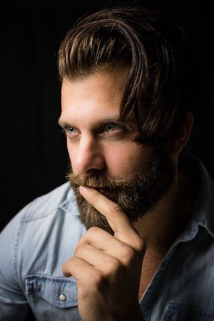 Pose de modelo de fotografía masculina