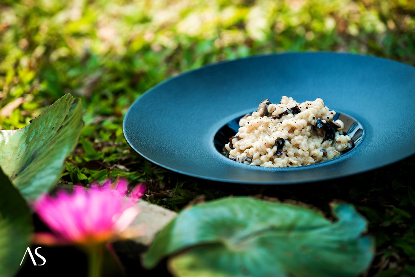 Akkil Suvarna is the best and talented food photographer in Mumbai, with skills to make culinary delights look even more delightful.