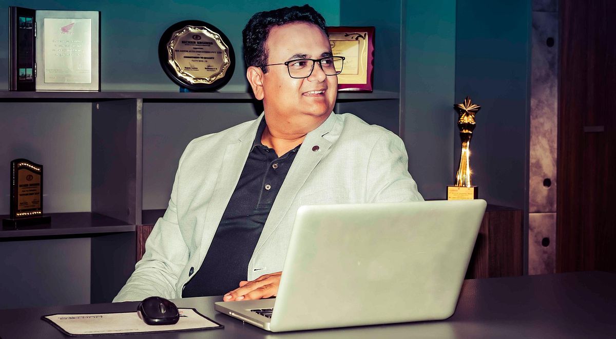 Professional headshot, portrait, and group photo for corporate and personal branding.