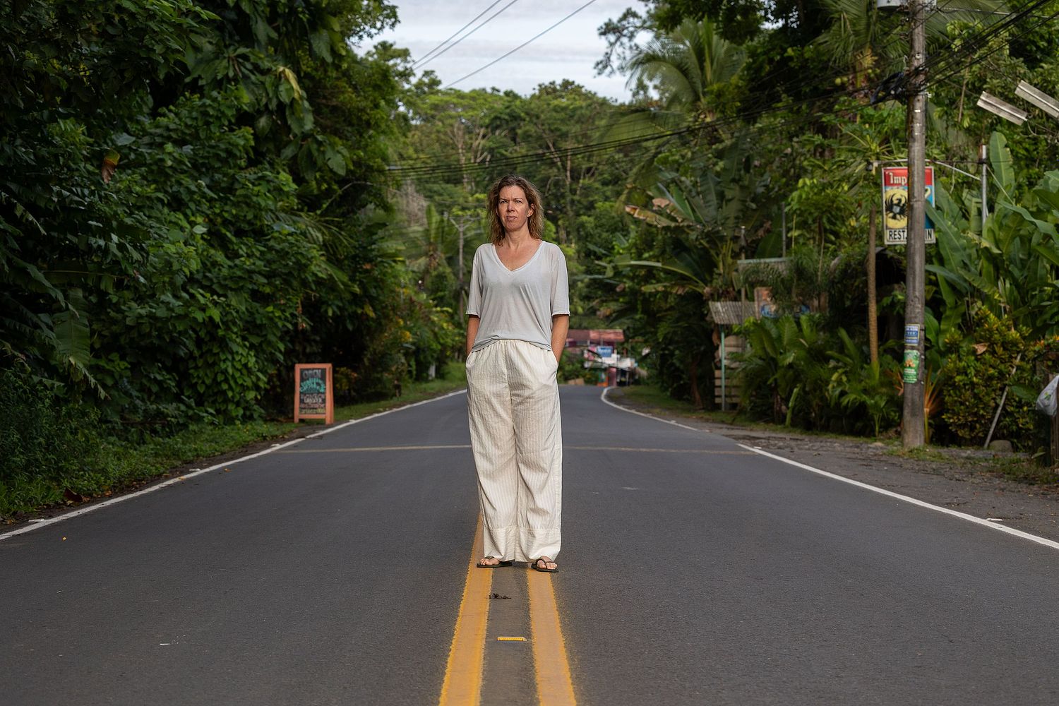 environmental portrait, tropical lifestyle photography, travel portrait, editorial photography, street portrait Costa Rica