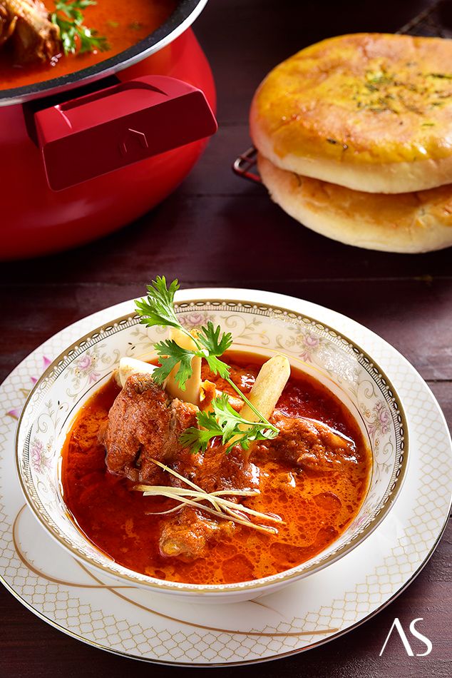 Food Photographer : Mutton curry with flat bread
