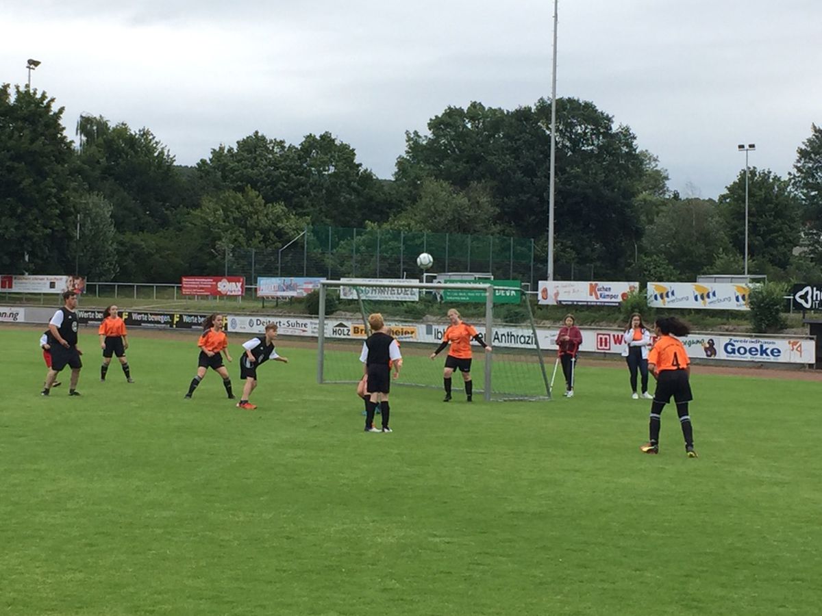 C-Mädchen der SpVg 08 und Ibbenbürener Kickers treffen nach dem Corona-Lockdown auf dem Spielfeld zusammen.