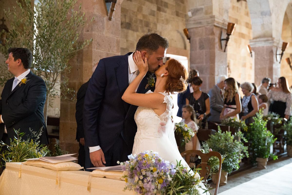 fotografo matrimonio Sardegna cerimonia chiesa Tratalias
