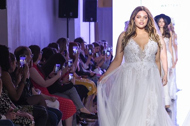 Foto de portfólio de modelagem plus size