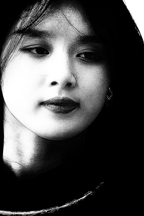 Portrait d'une jeune femme prise en photo de rue à Hanoï au Vietnam