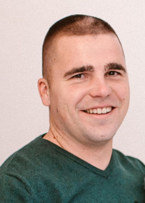 &Uuml;vegr&eacute;szleg vezető