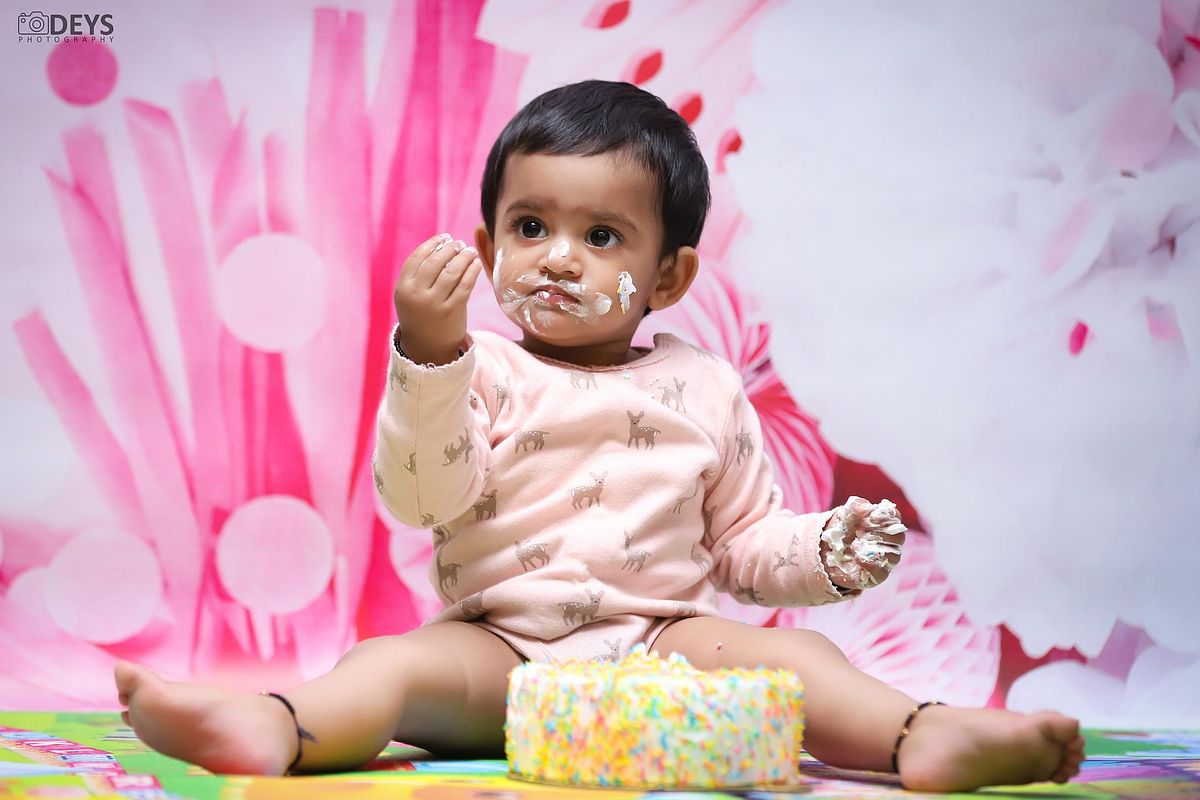 Cake smash baby photoshoot indoor