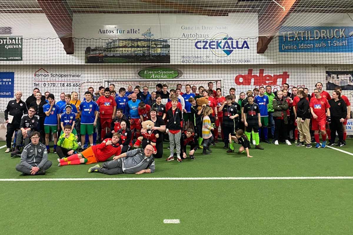 Abbildung zeigt: Spielerinnen und Spieler haben Spaß beim Turnier