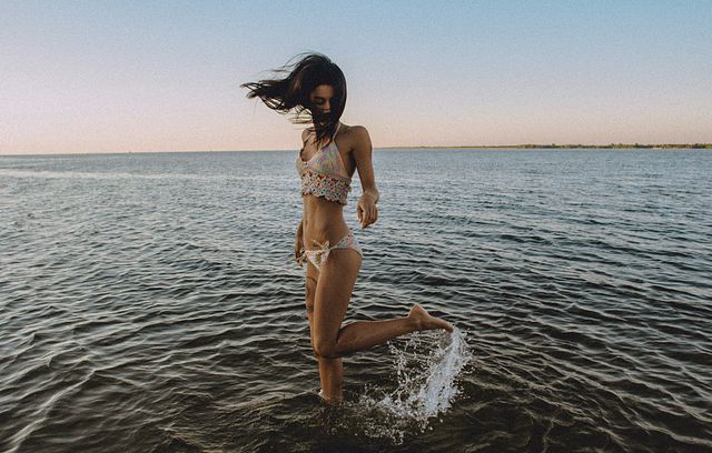 Comment devenir mannequin de maillot de bain : petit guide