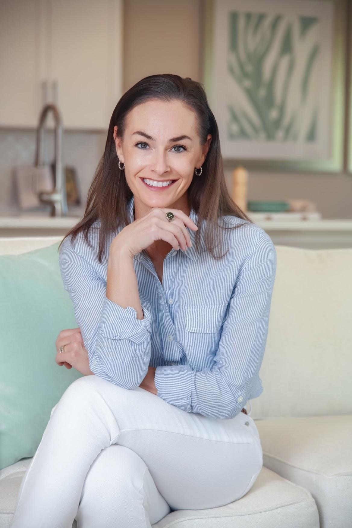 Magazine Editor in a seated pose for her lifestyle headshot