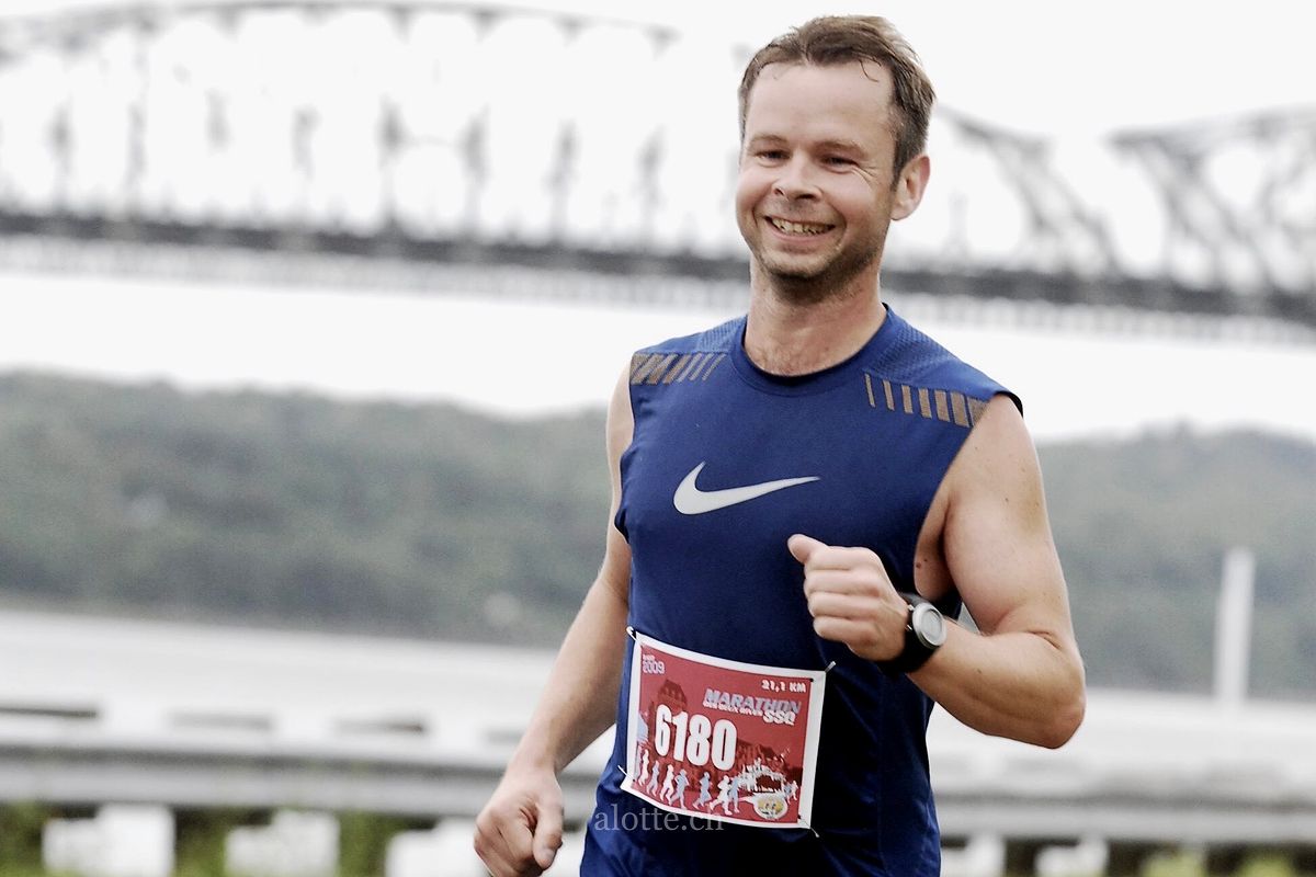 Martin Potter running Quebec City Half Marathon 2012