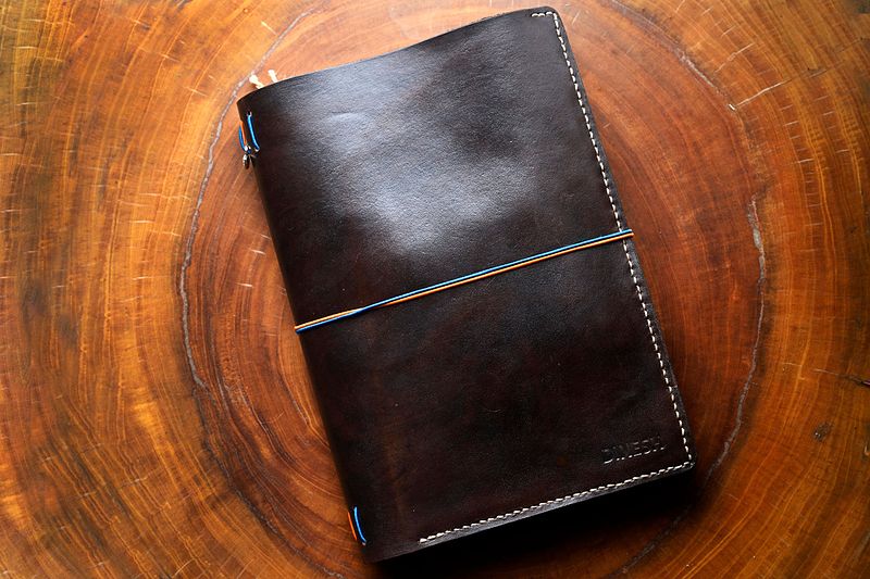 Skins: Nyinu Leather Portfolio Journal - A5