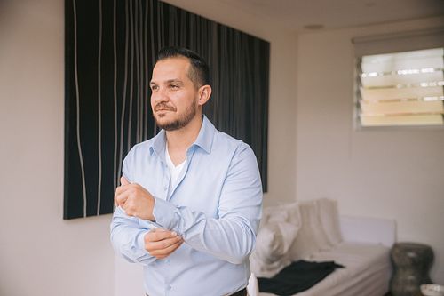Bride & Groom get ready for the wedding day