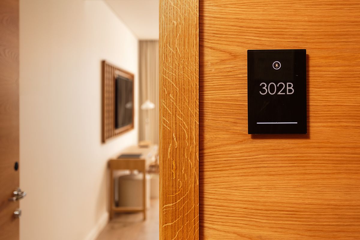 Hyatt Regency Lisboa Room Plate