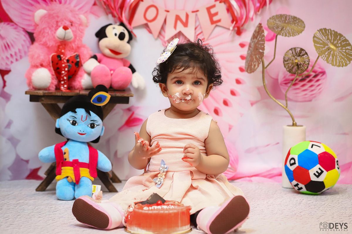 Cake smash baby girl shoot indoor