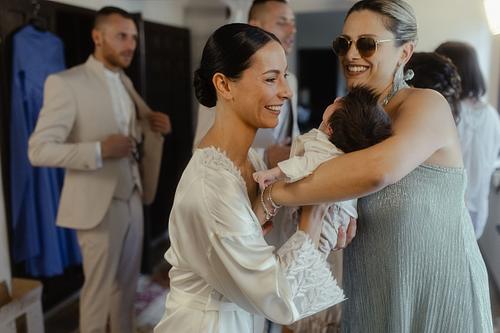 Preparativi sposa emozioni matrimonio Badia San Vittore Cingoli fotografie intime