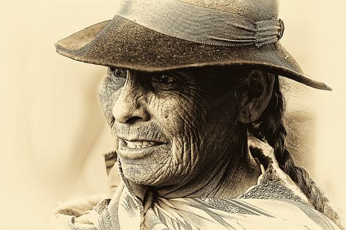 Portrait en sepia d'une femme de Bolivie