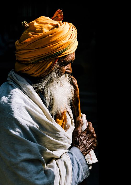 portrait, side pose, old man, winter,