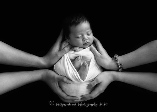 CREATIVE NEWBORN PHOTOGRAPHY