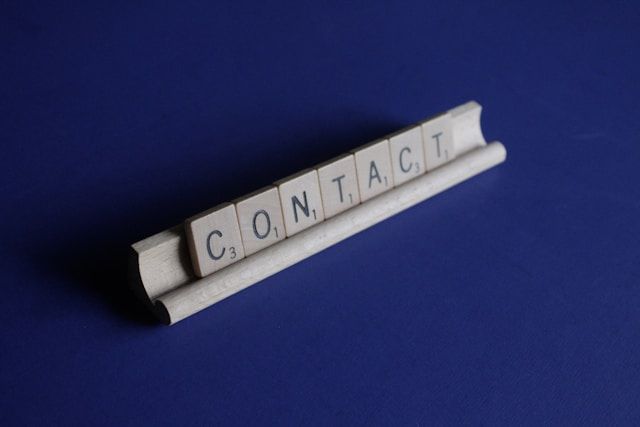 Contacta con scrable