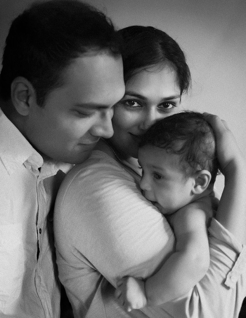 Family photography : Family Portrait by Photographer Akkil Suvarna