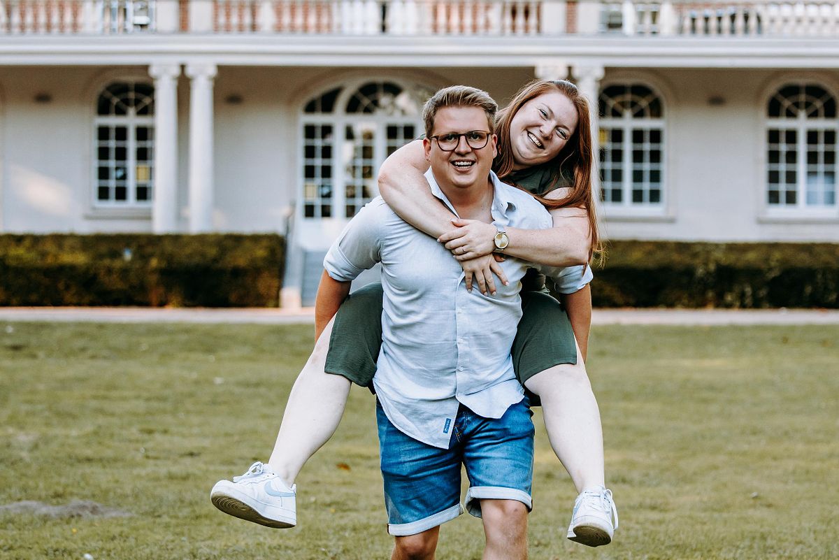 op de rug zitten tijdens koppelshoot