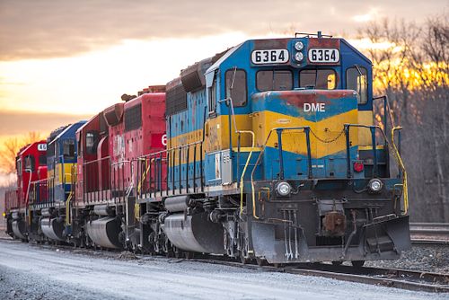 7 foot photographer, workshop tour in US, United States, train