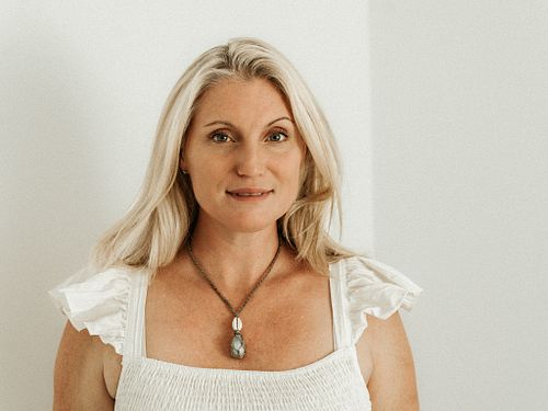 Hey! I'm Hannah Willis, a passionate lifestyle photographer based in the picturesque landscapes of Orba - Alicante.