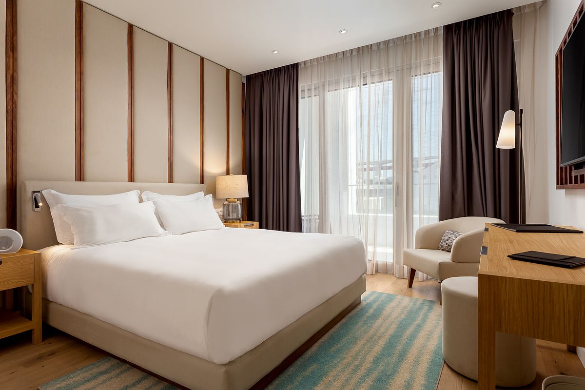 Hyatt Regency Lisboa Queen Bed Room