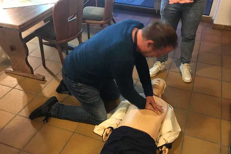 Erste-Hilfe-Schulung mit Markus Schoppe: Ibbenbürener Kickers im Einsatz