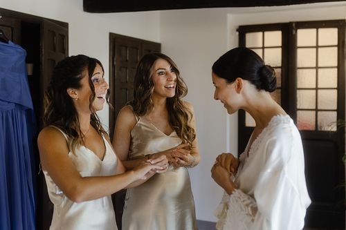 Preparativi sposa matrimonio Badia San Vittore Cingoli fotografie spontanee eleganti