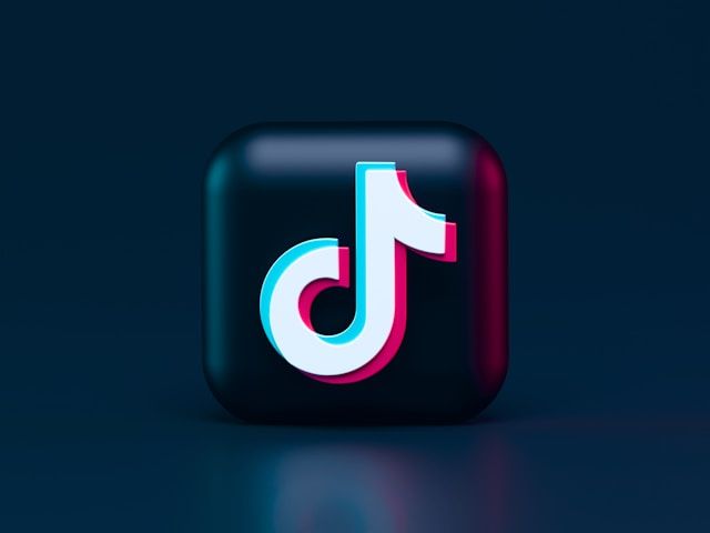 image of the tik tok logo