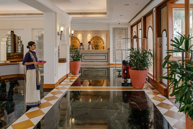 ARCHITECTURE & INTERIOR