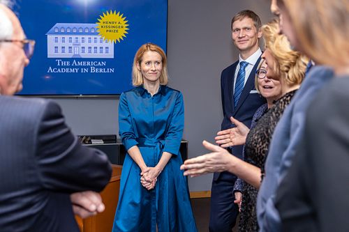 Kaja Kallas in discussion with group of people at the Axica Convention Centre.