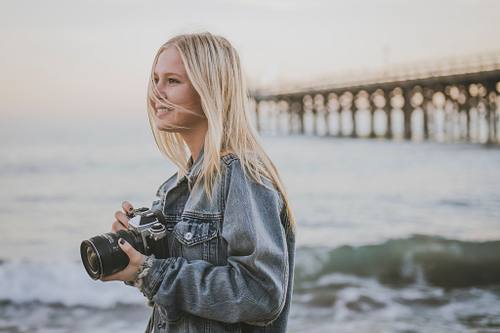 Nirvana Woods is a talented portrait and lifestyle photographer who has been capturing beautiful memories for over two decades.